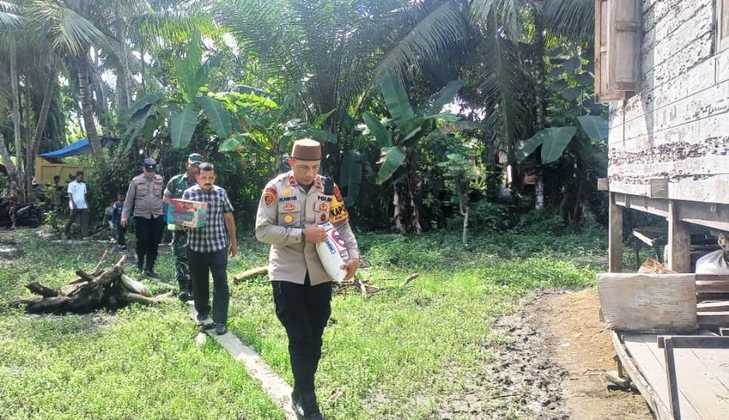 Bantuan Kemanusiaan Polsek Pantee Bidari Polres Aceh Timur Untuk Warganya
