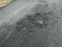 Masyarakat Khususnya Desa Asan Rampak Kecewa Dengan Pengaspalan Jalan Di Duga Asal Jadi