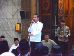 Presiden Jokowi Serahkan 1.000 Sertifikat Tanah Wakaf di Masjid Agung Sidoarjo