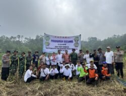 Peringati Hari Menanam Pohon Indonesia, Koramil Pacet Bareng LMDH Subur Makmur Tanam Ratusan  Pohon Produktif