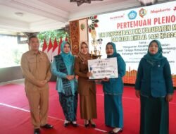 Hadiri Rapat Pleno TP PKK Kabupaten Mojokerto, Ini Pesan Bupati Ikfina