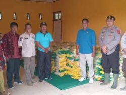 Merespon Keluhan Warga Al Mashuri Anggota DPRD Provinsi Jambi Serahkan 1,823 Paket Bantuan Kepada warga Tebo Ulu