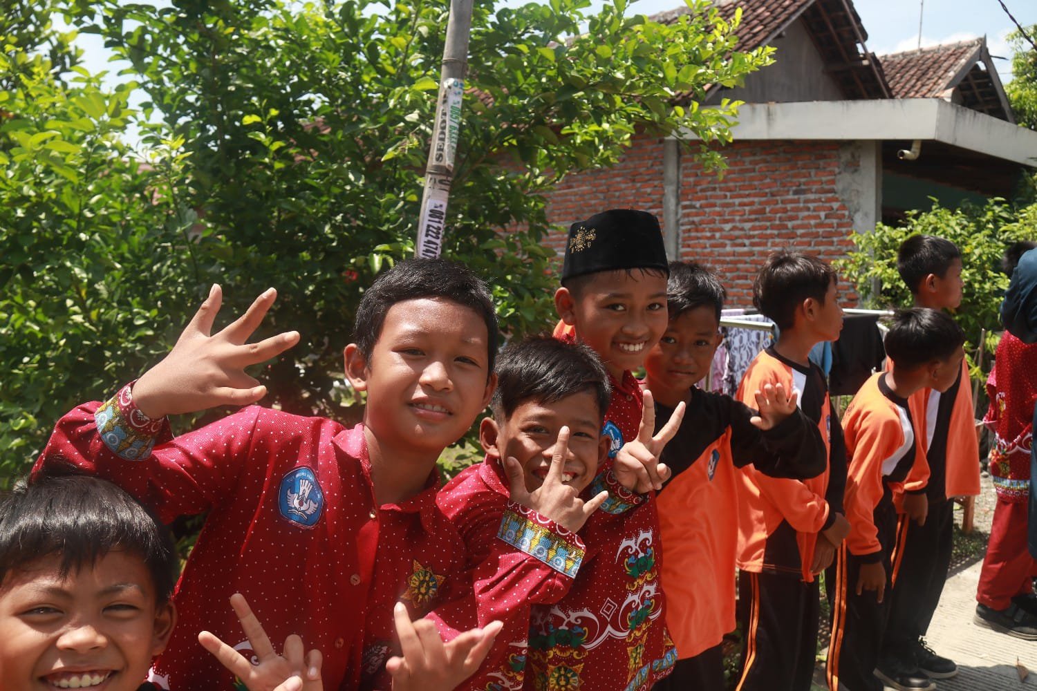 Pemkab Mojokerto Salurkan Bantuan Rumah Warga Terdampak Angin Kencang Di Kemlagi