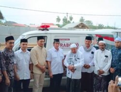 Sangat Mulia Calon Presiden RI Nomor Urut 2 Prabowo Subianto Untuk Santri Menyerahkan Satu Unit Mobil Ambulance
