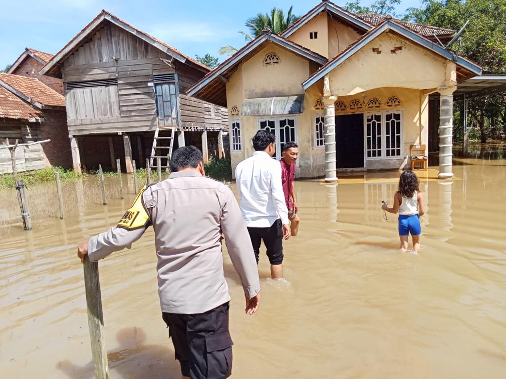 Desa Peninjauan Dilanda Banjir Warga Butuh Bantuan Dan Perhatian Pemkab