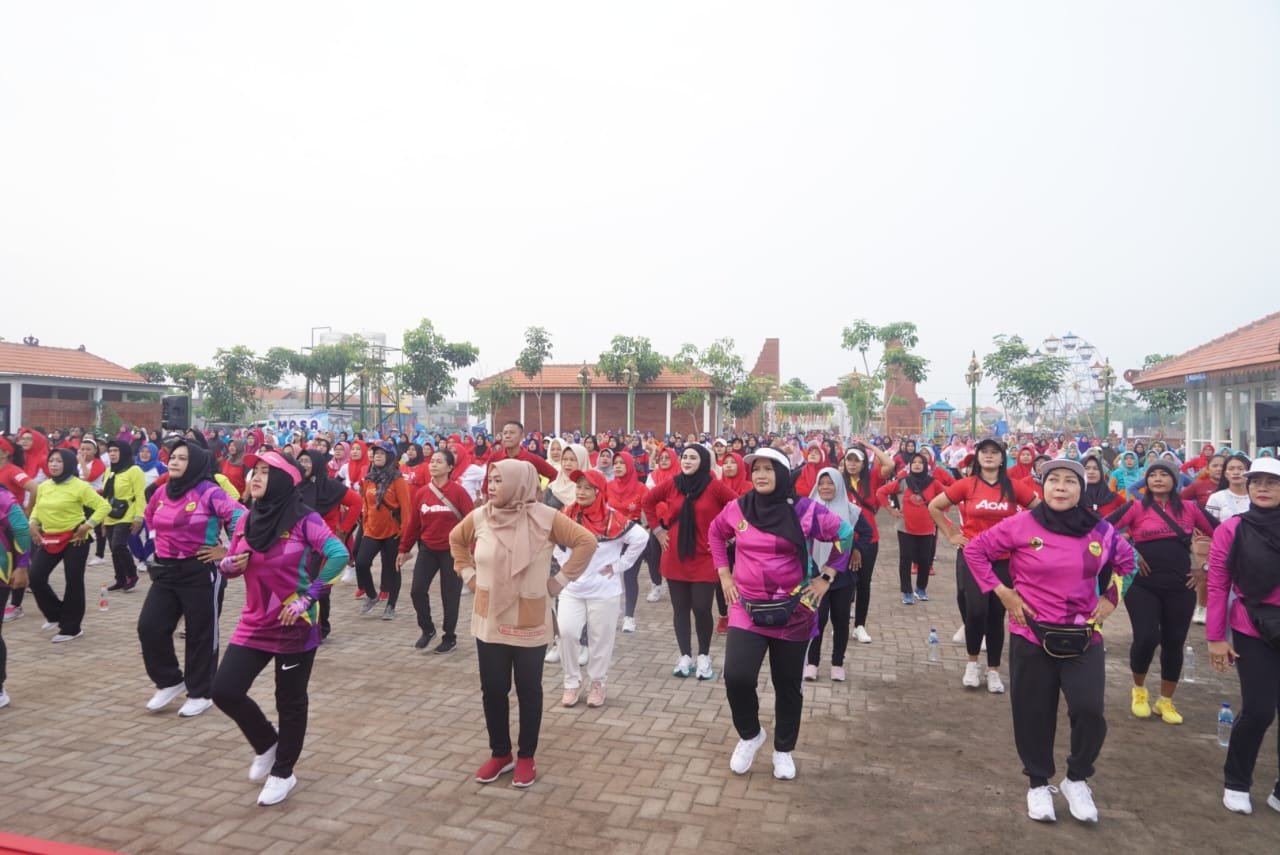 Bupati Ikfina Sebar Buah Mojo Bareng Masyarakat Belahan Tengah