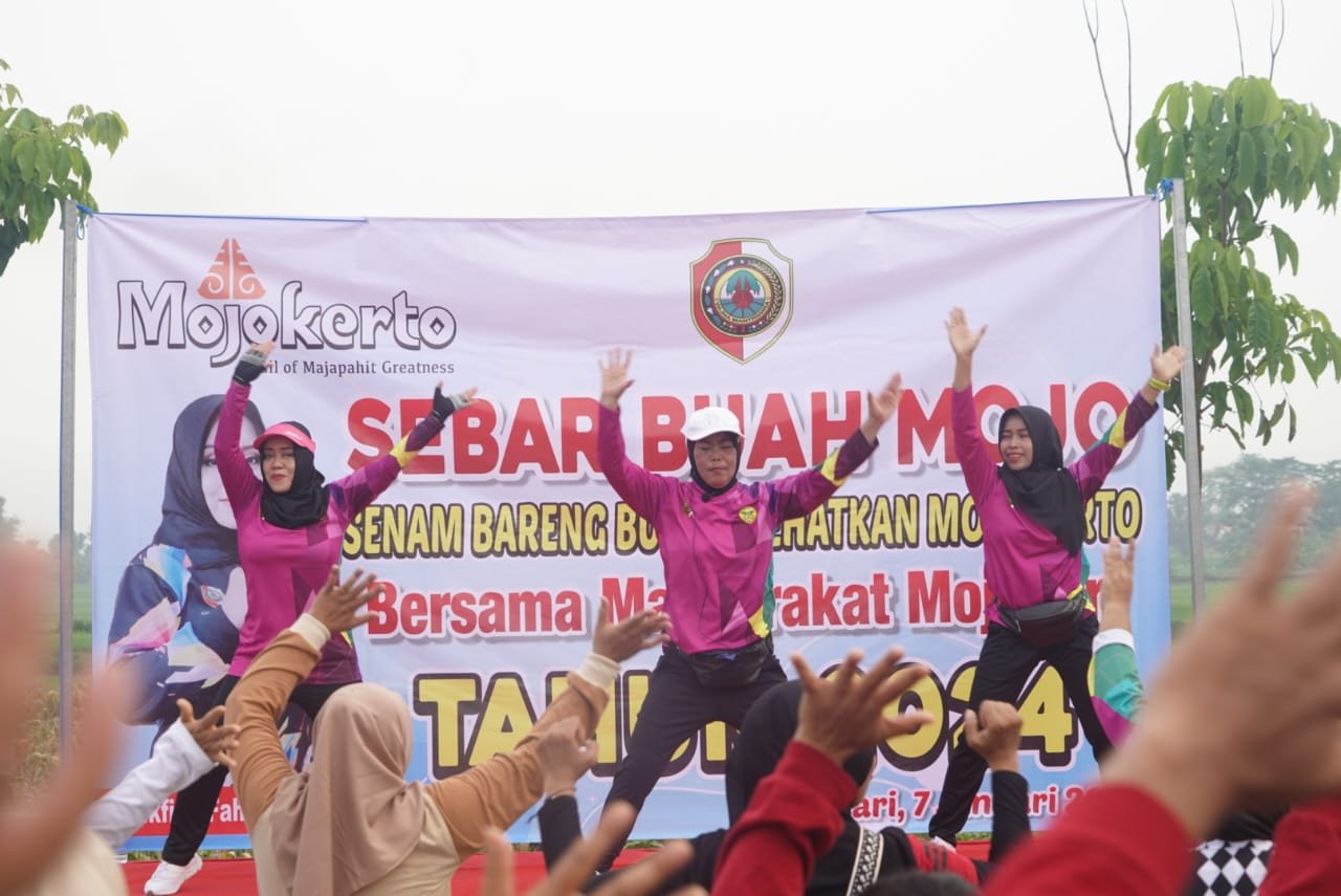 Bupati Ikfina Sebar Buah Mojo Bareng Masyarakat Belahan Tengah