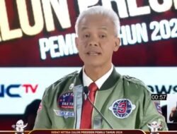 Dibalik Jaket Bomber ala Top Gun Ganjar Pranowo di Debat Capres 2024