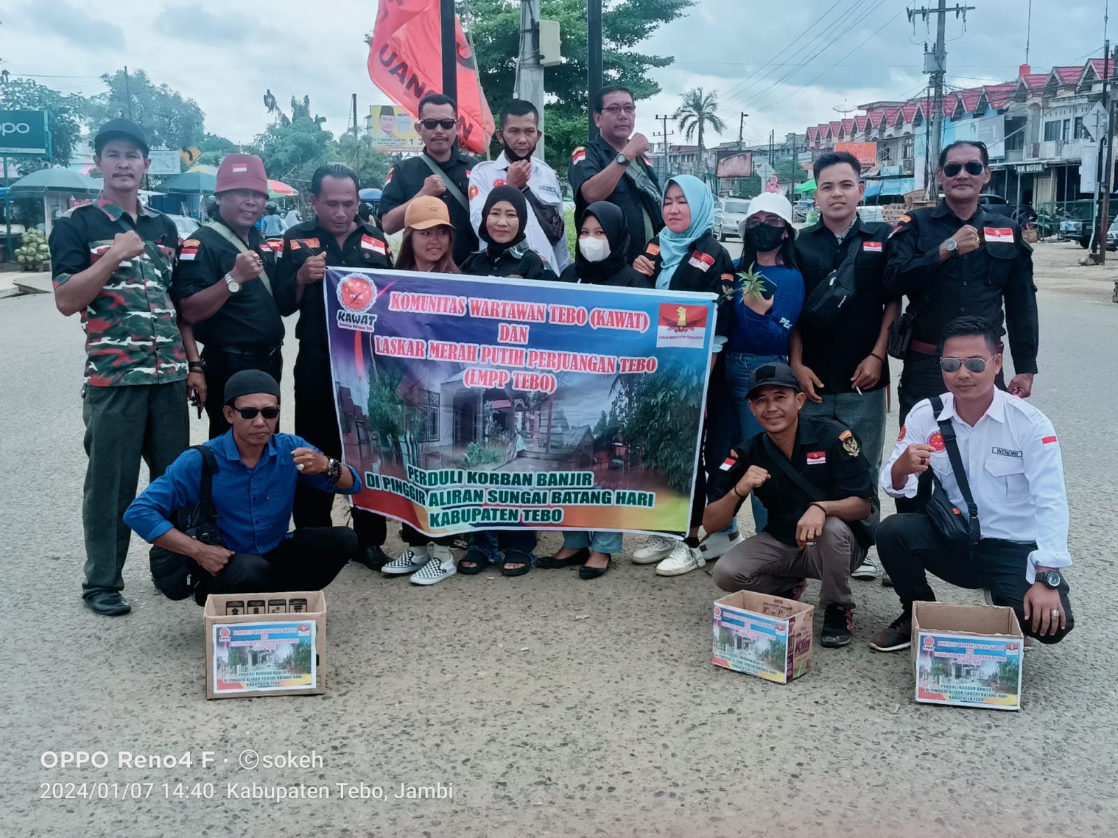 Peduli Korban Banjir Ormas LMPP dan KAWAT Salurkan Bantuan