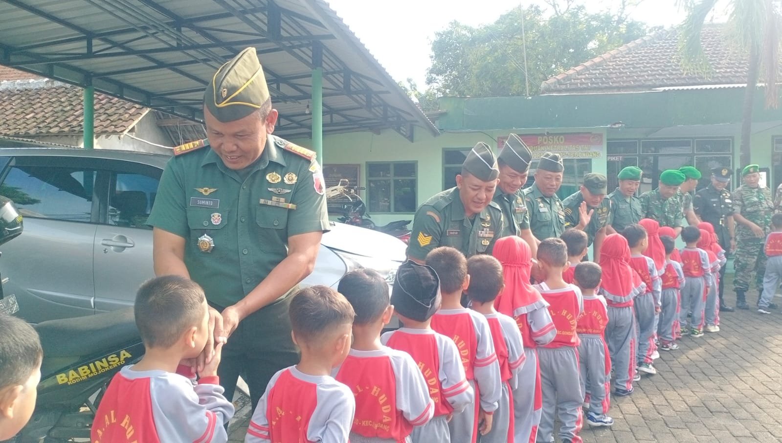 Keceriaan Siswa-siswi RA Al Huda Wonoploso Kunjungi Makoramil 0815/18 Gondang