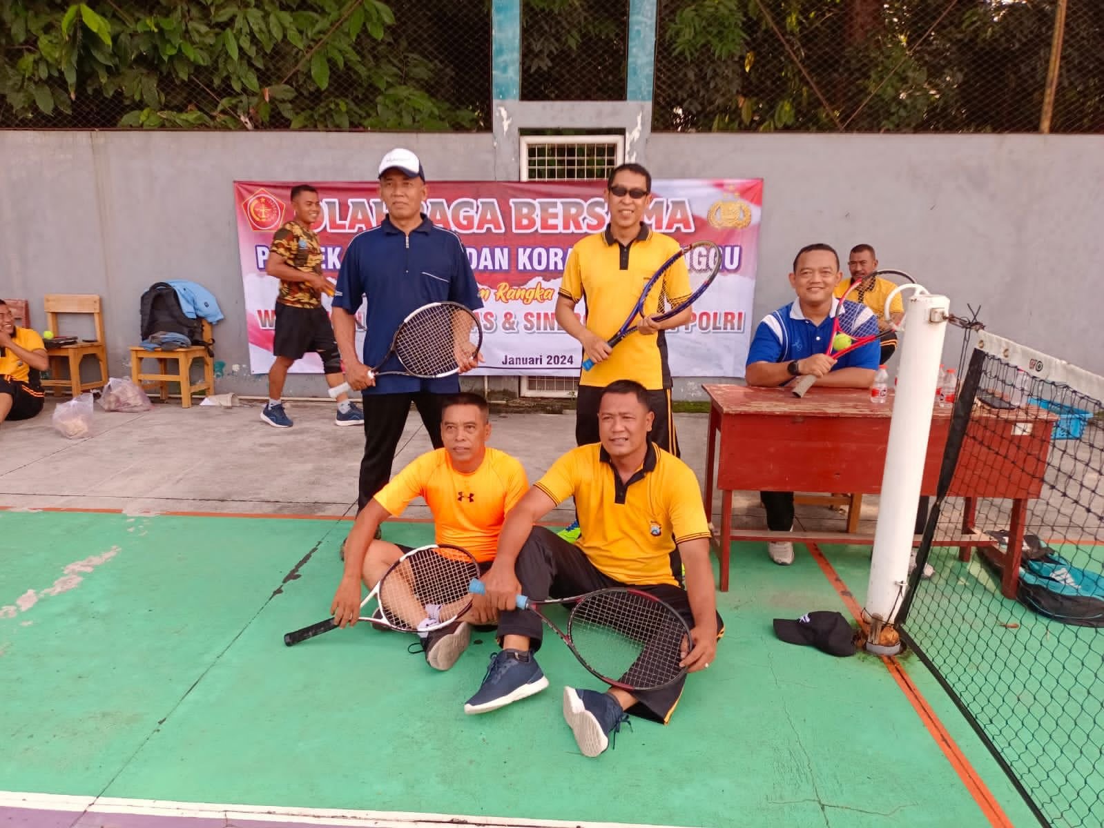 Guyub Rukun TNI Polri dengan Olahraga Bersama dalam Pertandingan Tenis