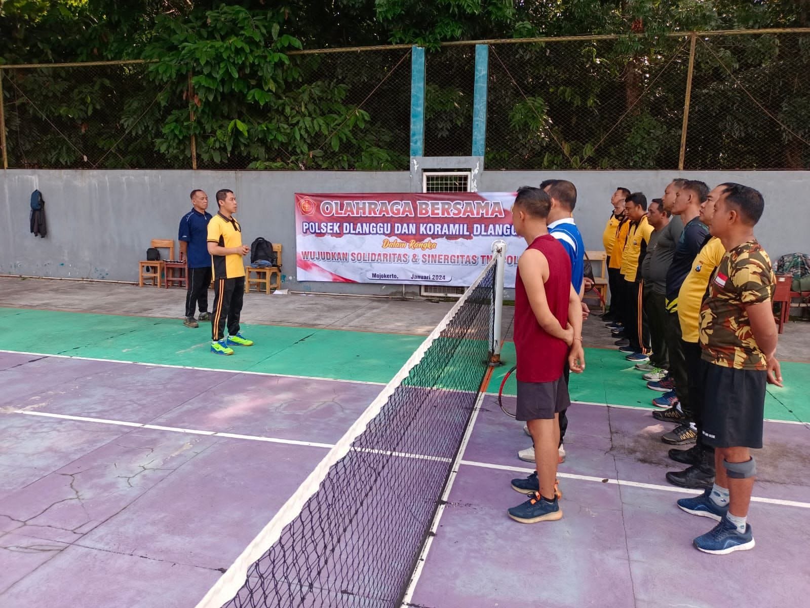 Guyub Rukun TNI Polri dengan Olahraga Bersama dalam Pertandingan Tenis