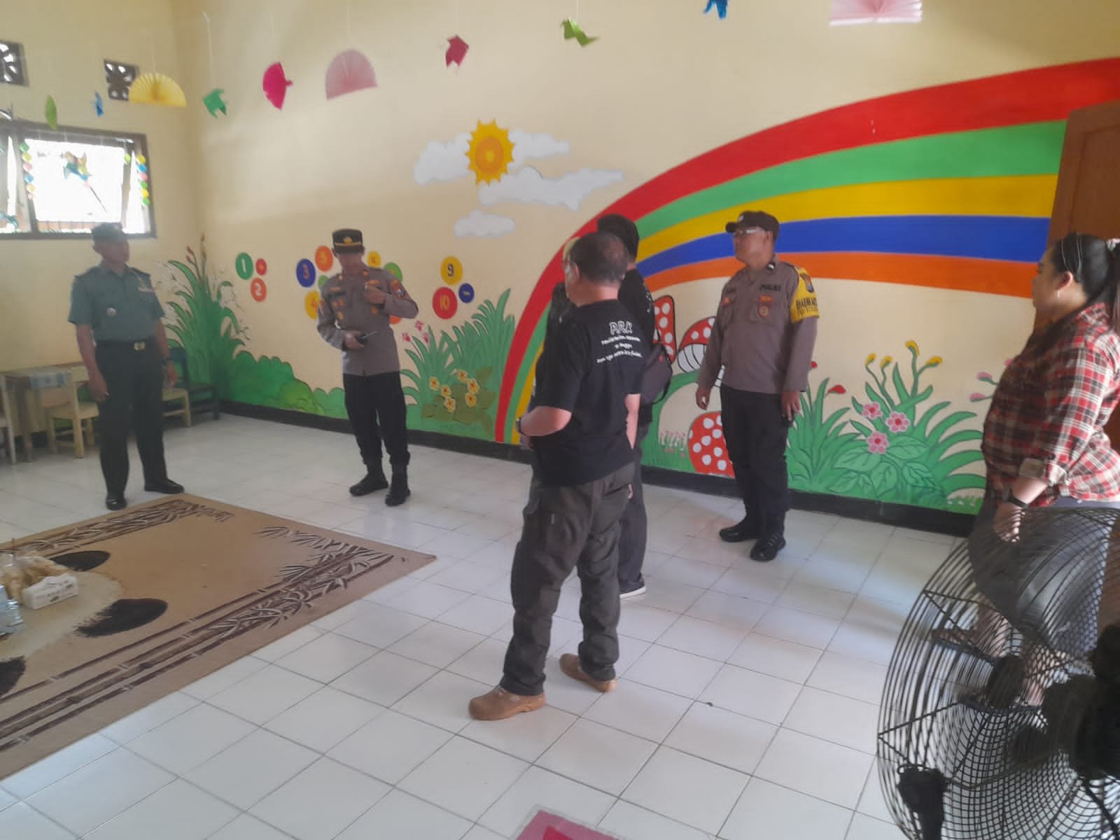 Polsek Dlanggu Polres Mojokerto Patroli Gabungan Survey Penyimpanan Logistik Pemilu 2024