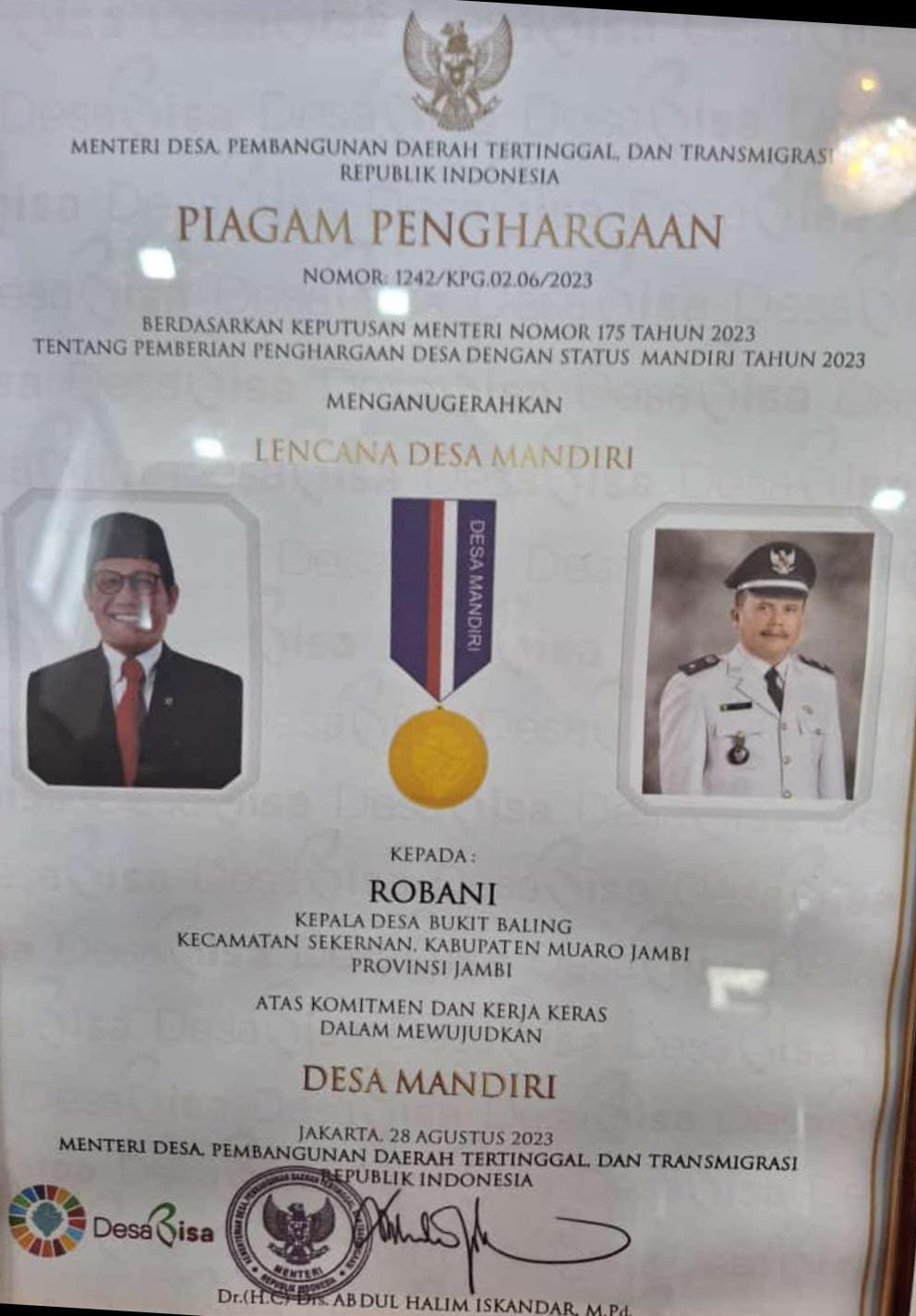 Pemerintah Desa Bukit Baling Menerima Penghargaan Lencana Desa Mandiri Dari Kementerian Desa