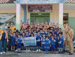 Pekan Imunisasi Nasional, Babinsa Koramil 0815/06 Kemlagi Berpartisipasi Aktif Berikan Vaksinasi Polio