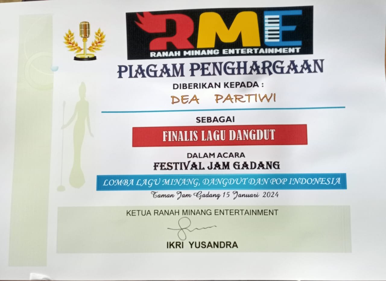 Meki Belum Bisa Raih Juara Dea Partiwi Mendapatkan Piagam Dari Rana Minang Entertainment