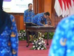 Penandatanganan Perjanjian Kinerja, Pj Wali Kota Mojokerto: Perbanyak Program Berdampak Bagi Masyarakat