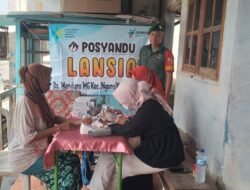 Peduli Warga Binaan, Babinsa Koramil 0815/12 Ngoro Dampingi Nakes Posbindu Lansia