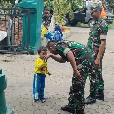 Kunjungi Markas Koramil 0815/05 Gedeg, Anak Didik KB Tunas Dharma Riang Gembira