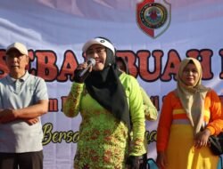 Ajak Masyarakat Sehat Dan Bugar, Bupati Mojokerto Gelar Sebar Buah Mojo Di Desa Japanan Kemlagi