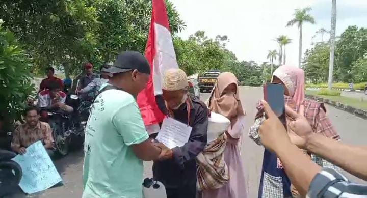 Mencari Keadilan, Sang Ayah Rela Berjalan Kaki Menuju Istana Temui Jokowi