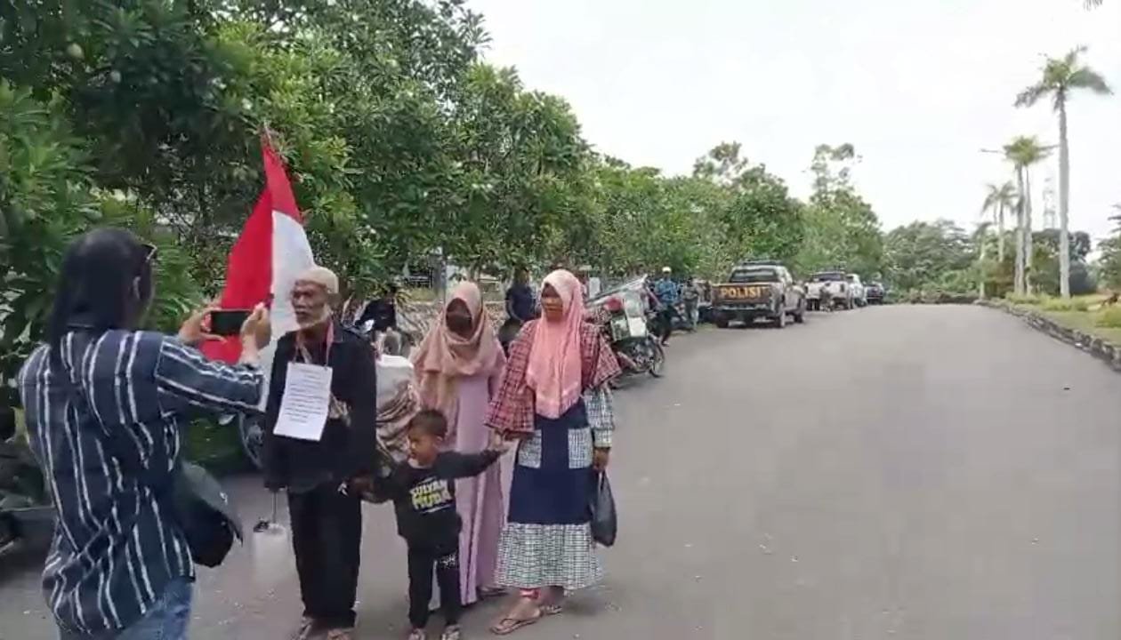 Mencari Keadilan, Sang Ayah Rela Berjalan Kaki Menuju Istana Temui Jokowi