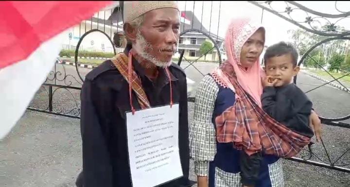 Mencari Keadilan, Sang Ayah Rela Berjalan Kaki Menuju Istana Temui Jokowi