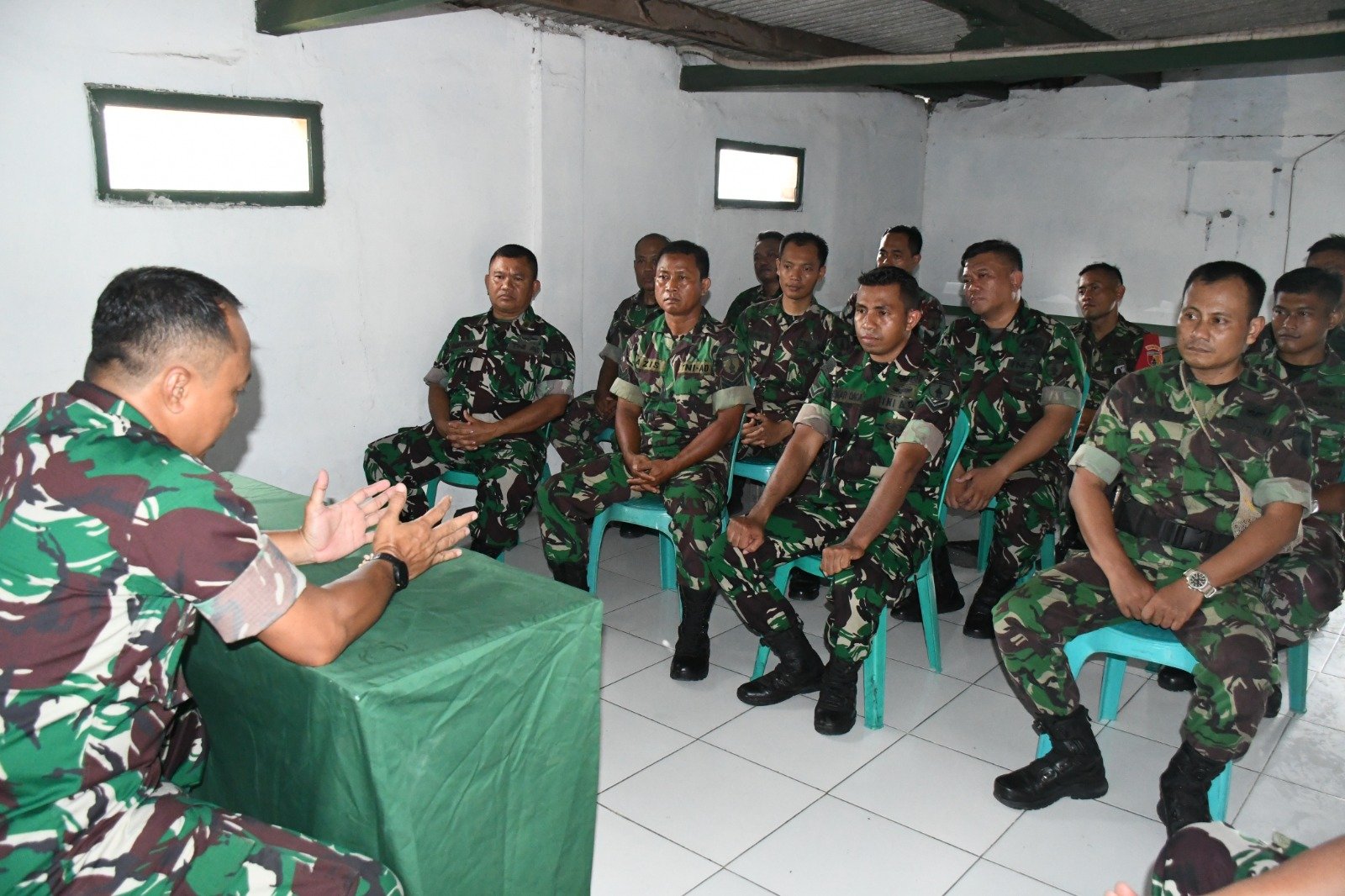 Kunjungi Koramil Jajaran Wilayah Kota Mojokerto, Dandim 0815/Mojokerto : Tekankan Netralitas TNI - Jaga Sinergitas Dengan Pemda & Polri