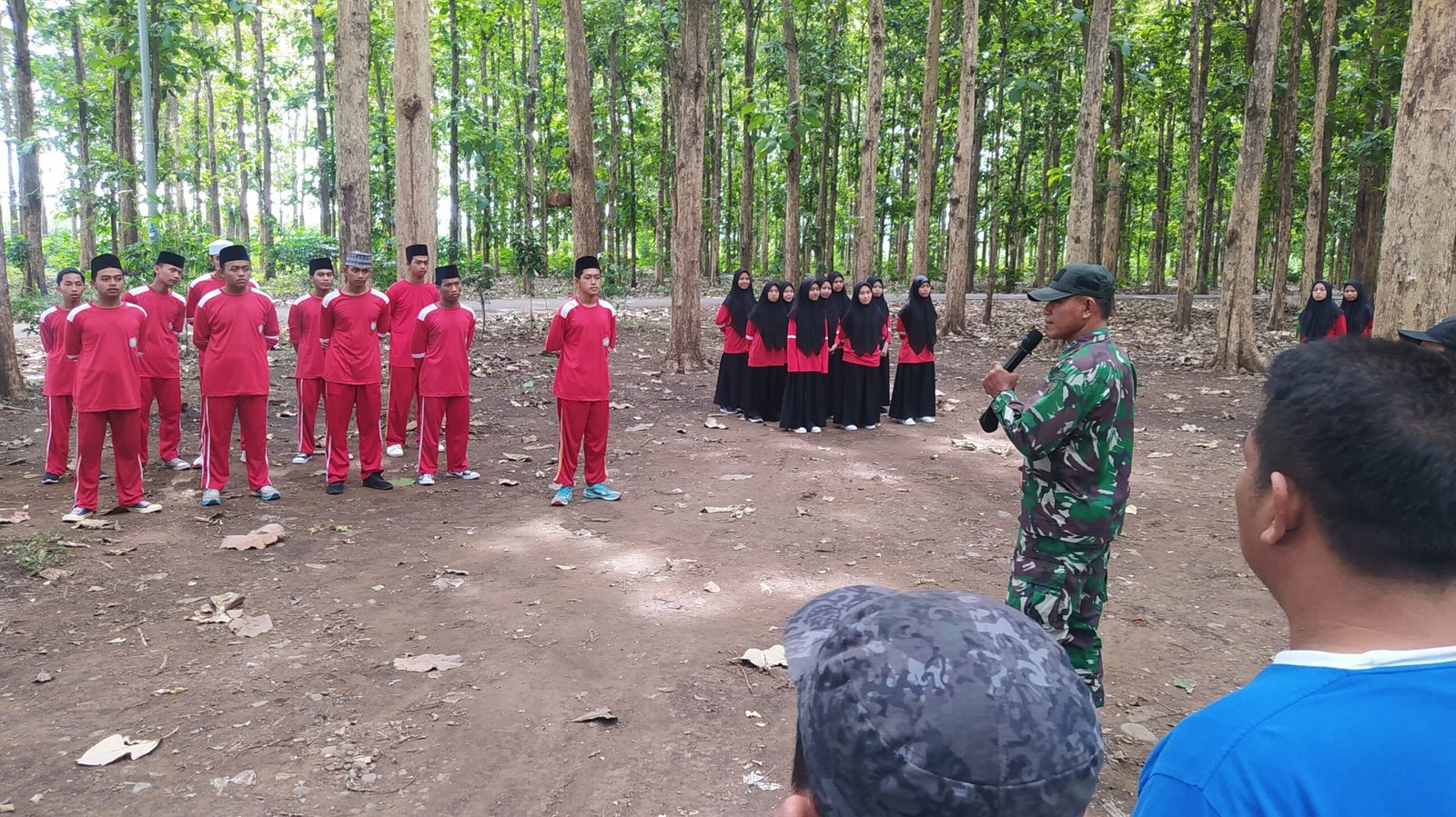 Danramil 0815/02 Trowulan Bina Wasbang Siswa MA Miftahul Hikmah