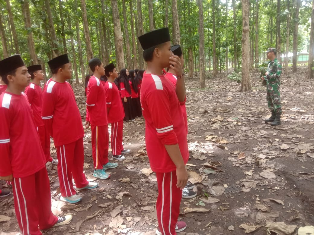 Danramil 0815/02 Trowulan Bina Wasbang  Siswa MA Miftahul Hikmah