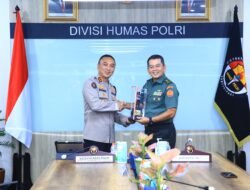 Kadiv Humas Terima Kunjungan Kapuspen TNI, Sinergitas Kunci Lewati Tantangan