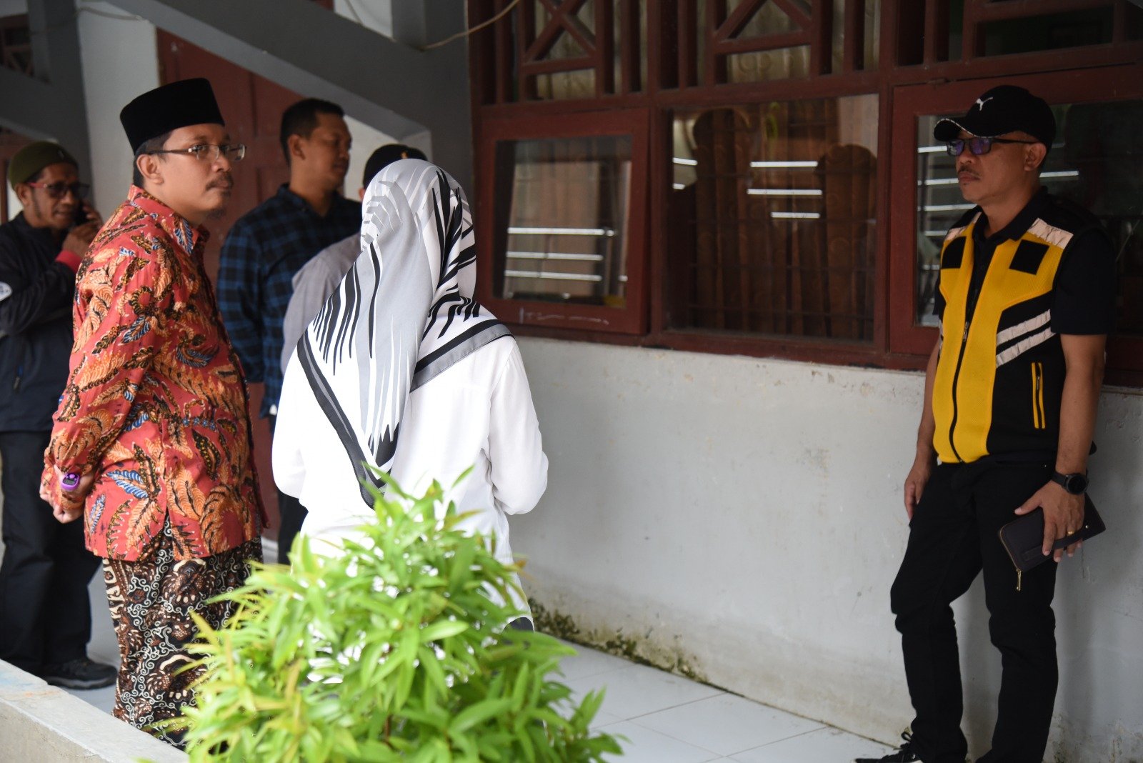 Gus Muhdlor Tinjau SMPN 2 Tanggulangin, Cek Penyebab Banjir Lama Surut