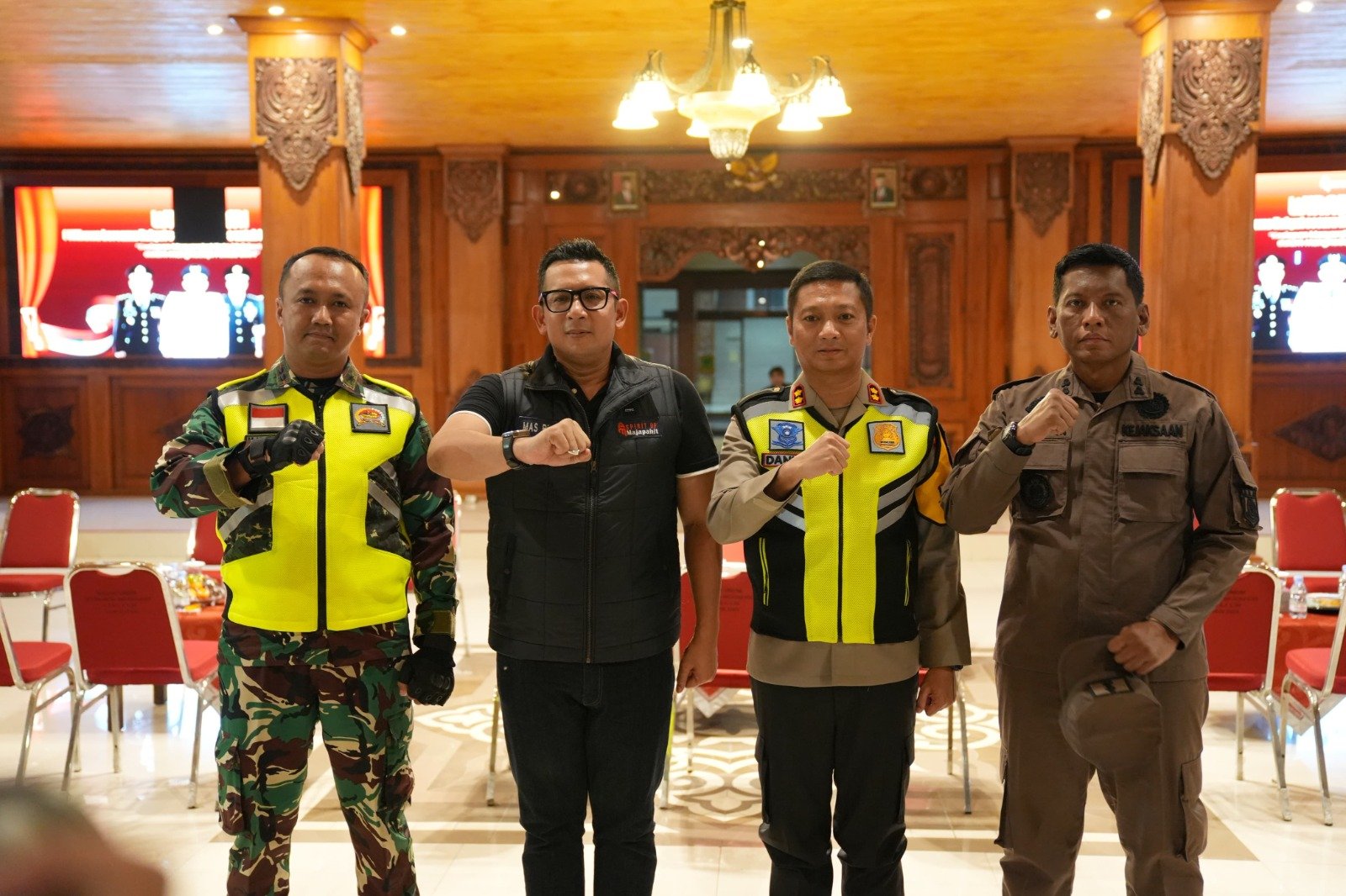 Jaga Kondusifitas Wilayah, Dandim Bareng Forkopimda Kota Mojokerto Gelar Patroli Skala Besar
