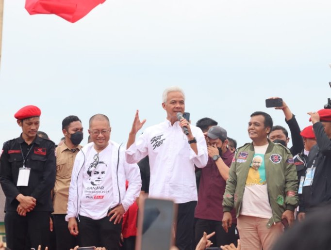 Ganjar - Mahfud MD Kampanye Terbuka Turun Ke Beberapa Titik Lokasi Dibanjiri Puluhan Ribu Warga Hadir
