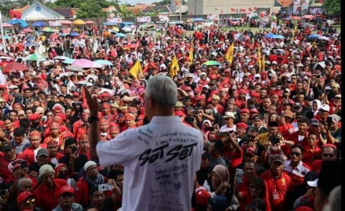 Ganjar - Mahfud MD Kampanye Terbuka Turun Ke Beberapa Titik Lokasi Dibanjiri Puluhan Ribu Warga Hadir