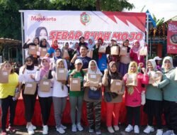 Tingkatkan Kesehatan Masyarakat, Bupati Ikfina Getol Gelar Sebar Buah Mojo