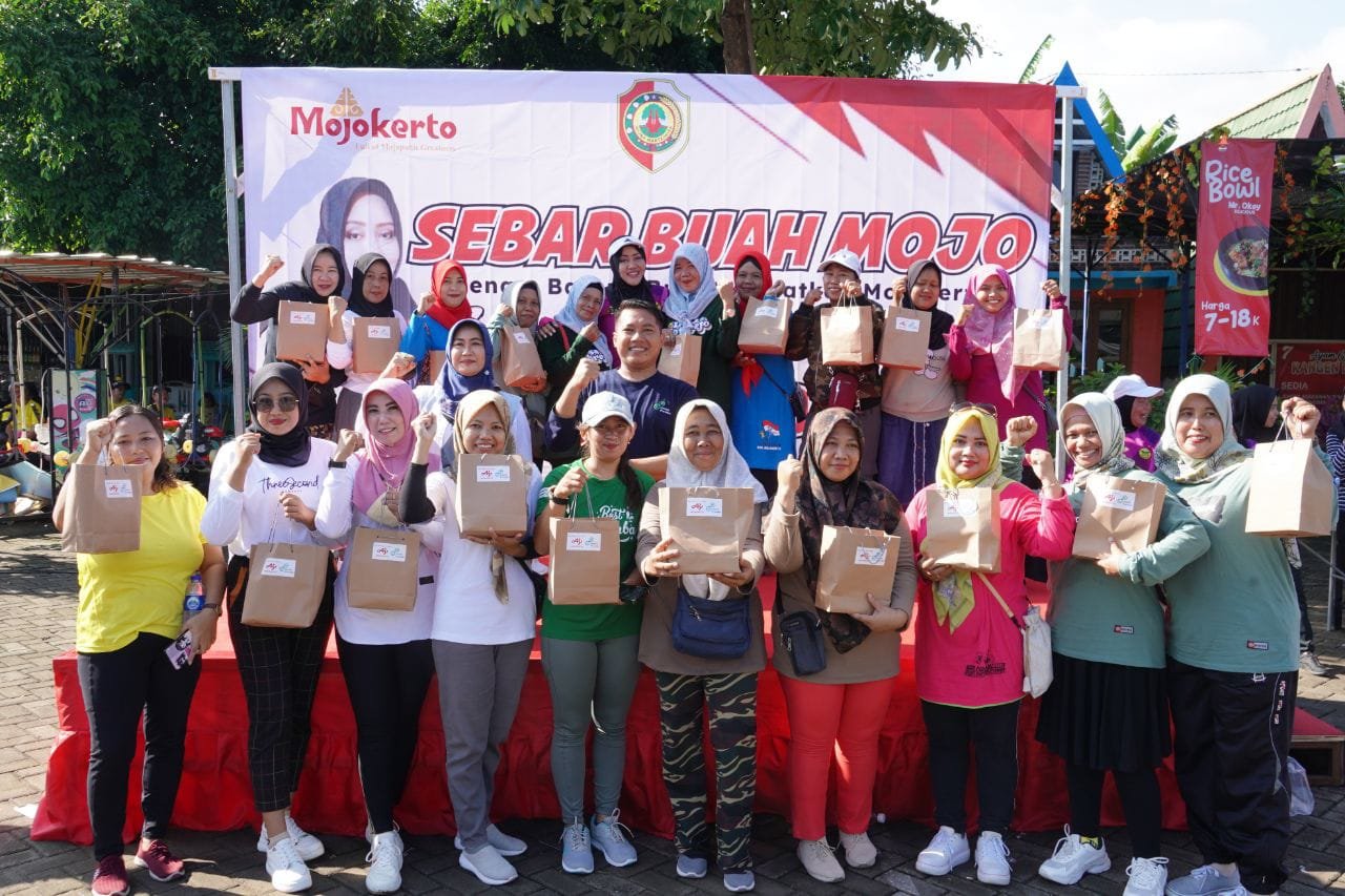 Tingkatkan Kesehatan Masyarakat, Bupati Ikfina Getol Gelar Sebar Buah Mojo