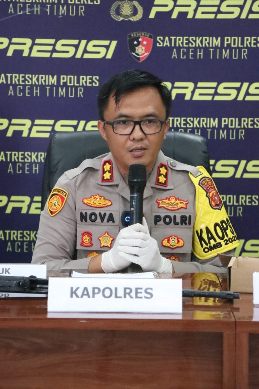 Baru Menjabat Sebagai Kapolres Aceh Timur Langsung warga Serahkan Dua Pucuk Senjata Api
