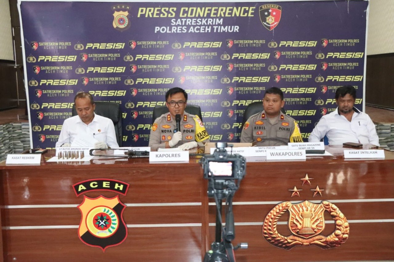 Baru Menjabat Sebagai Kapolres Aceh Timur Langsung warga Serahkan Dua Pucuk Senjata Api