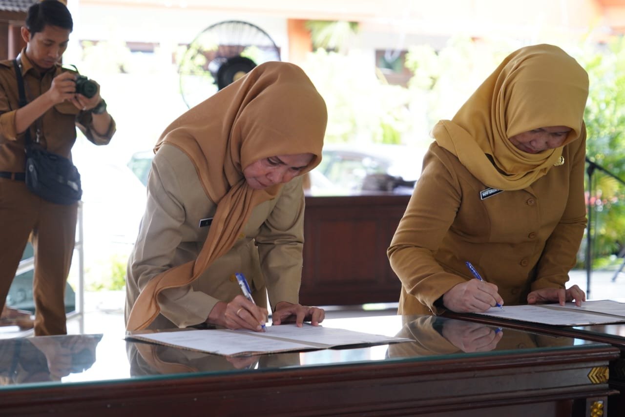 Penandatanganan Perjanjian Kerja 2024, Bupati Ikfina Tekankan Peningkatan Target