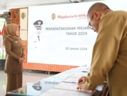 Penandatanganan Perjanjian Kerja 2024, Bupati Ikfina Tekankan Peningkatan Target