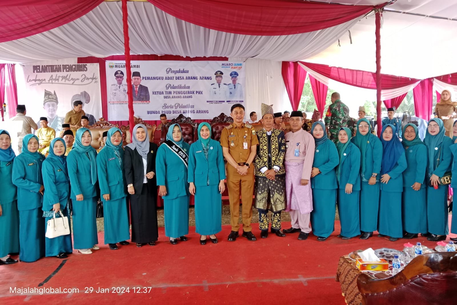 Anggota DPRD Kabupaten Muaro Jambi Ade Erma Suryani,S.T, MM., Menghadiri Pengukuhan Lembaga Adat Desa Arang-Arang