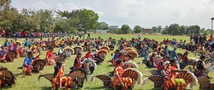 GANJAR PRANOWO Gelar Gebyar Seni Budaya Tradisional Jaran Kepang dan Serahkan Bantuan Gamelan