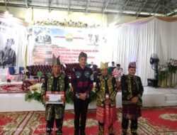 Rudi Irawan Kades Tanjung Pauh Talang Pelita Resmi Dikukuhkan Pj Bupati Muaro Jambi Sebagai Pemangku Adat