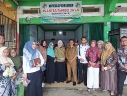 Kunjungan DPD RI Dan Dinas UMKM di Koperasi Konsumen Wanita Rimbo Jaya