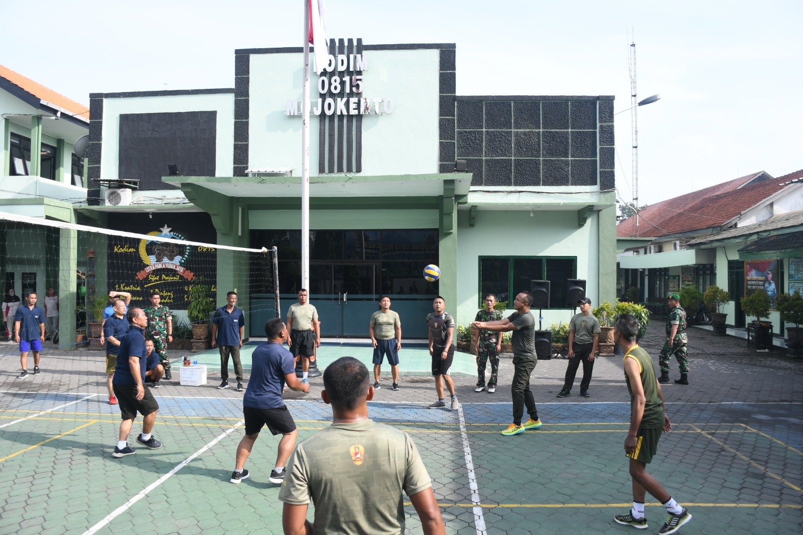 Tingkatkan Kekompakan, Kodim 0815/Mojokerto Gelar Lomba Voli Antar Staf