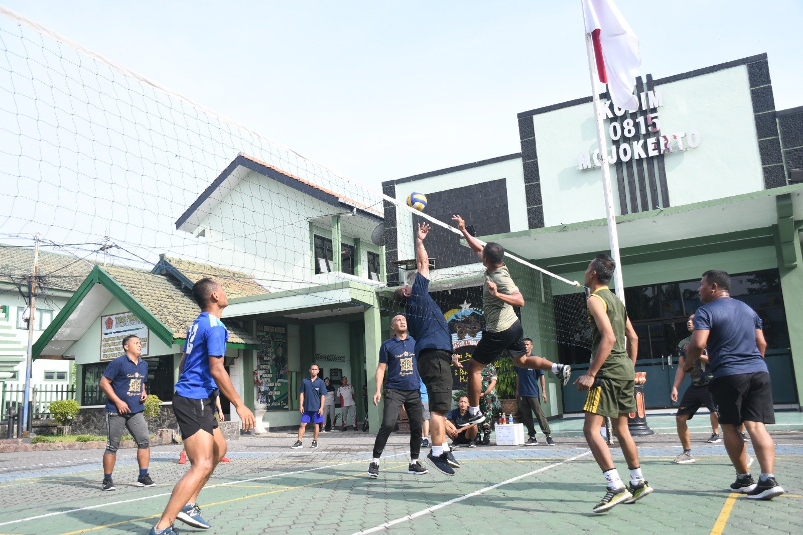 Tingkatkan Kekompakan, Kodim 0815/Mojokerto Gelar Lomba Voli Antar Staf