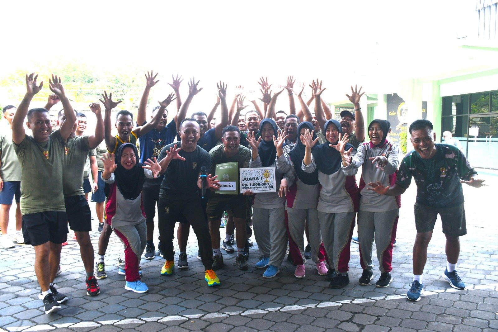 Tingkatkan Kekompakan, Kodim 0815/Mojokerto Gelar Lomba Voli Antar Staf