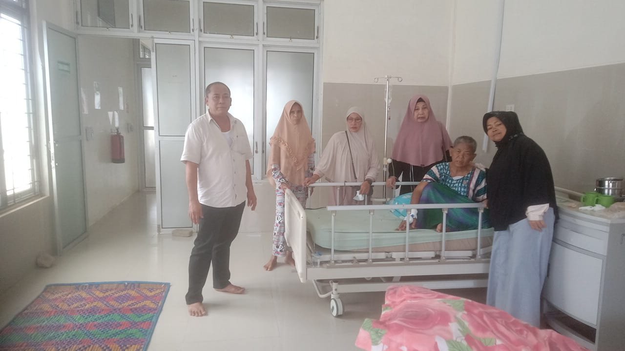 Samsul Bahri (Tiyong) Bantu Operasi warga Aceh Timur Yang Mengidap penyakit kanker payudara Akut