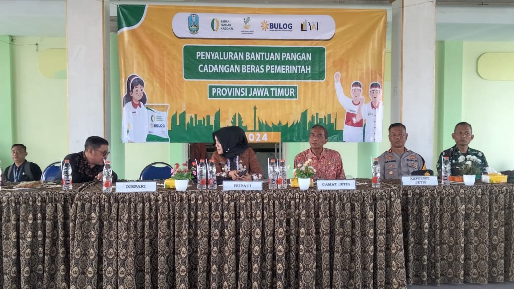 Danramil 0815/07 Jetis Hadiri Penyaluran Bantuan Cadangan Beras Pemerintah